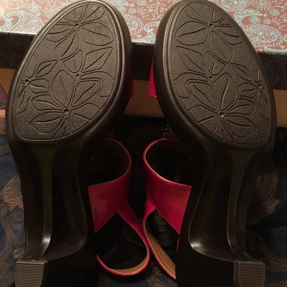 Euro Sofft Berry Patent Leather Sandals - Picture 4 of 8